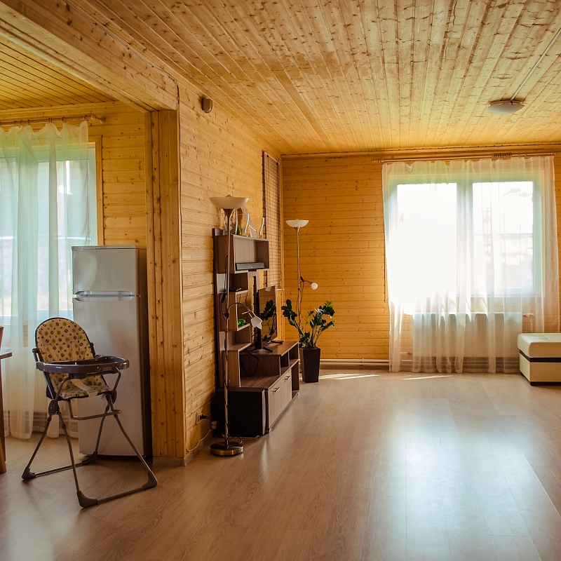 Семейный коттедж с детской игровой зоной