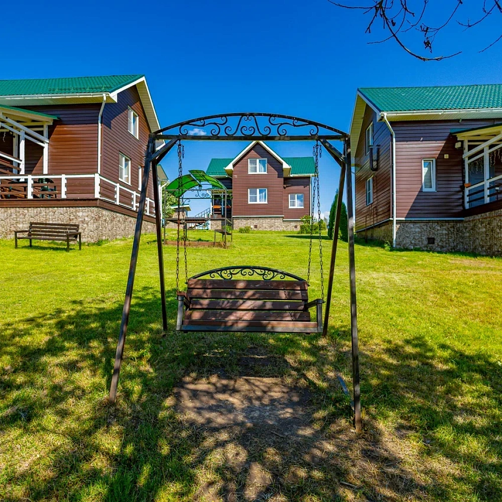 Коттедж семейный с детской игровой зоной