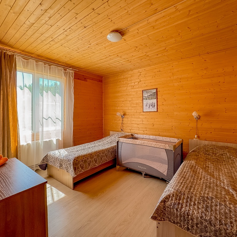 Семейный коттедж с детской игровой зоной