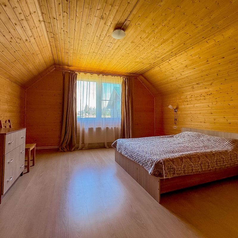 Семейный коттедж с детской игровой зоной