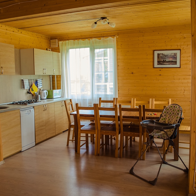 Семейный коттедж с детской игровой зоной