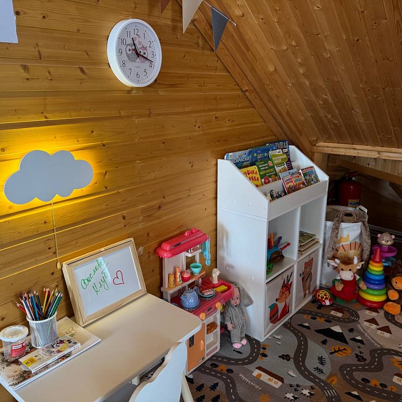 Семейный коттедж с детской игровой зоной