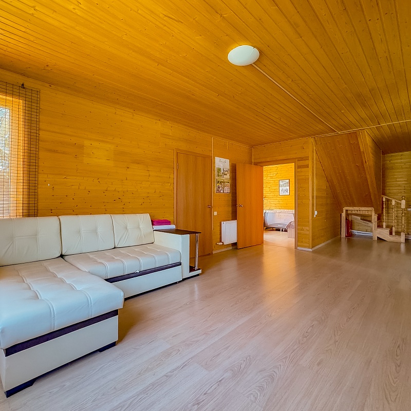 Семейный коттедж с детской игровой зоной