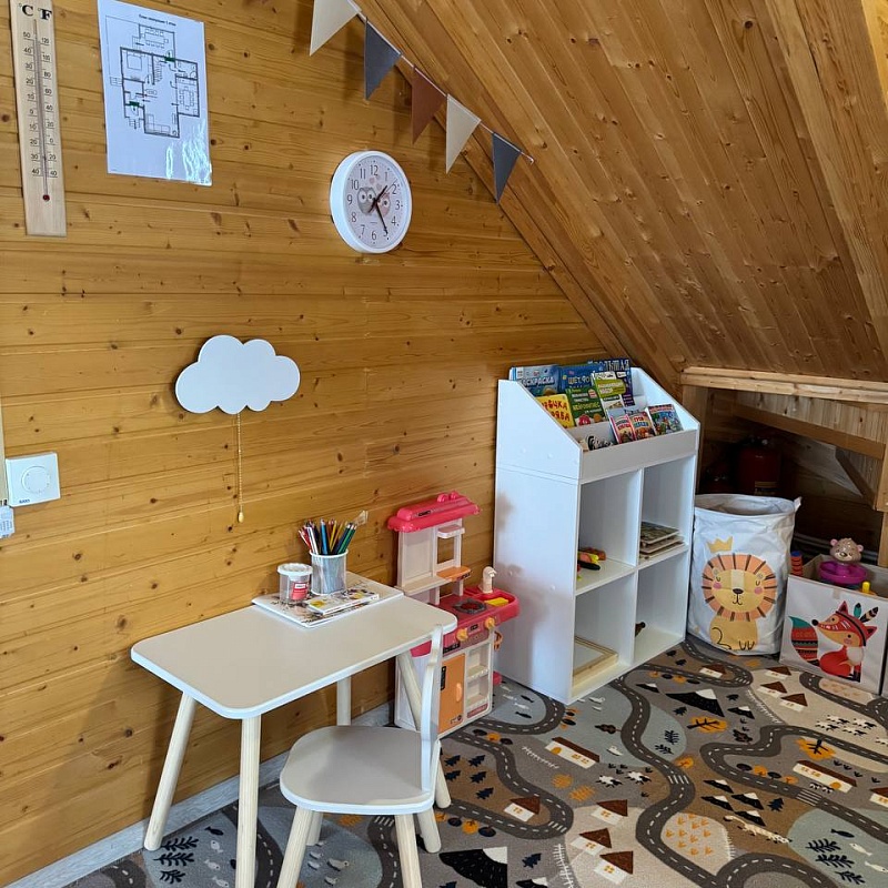 Семейный коттедж с детской игровой зоной